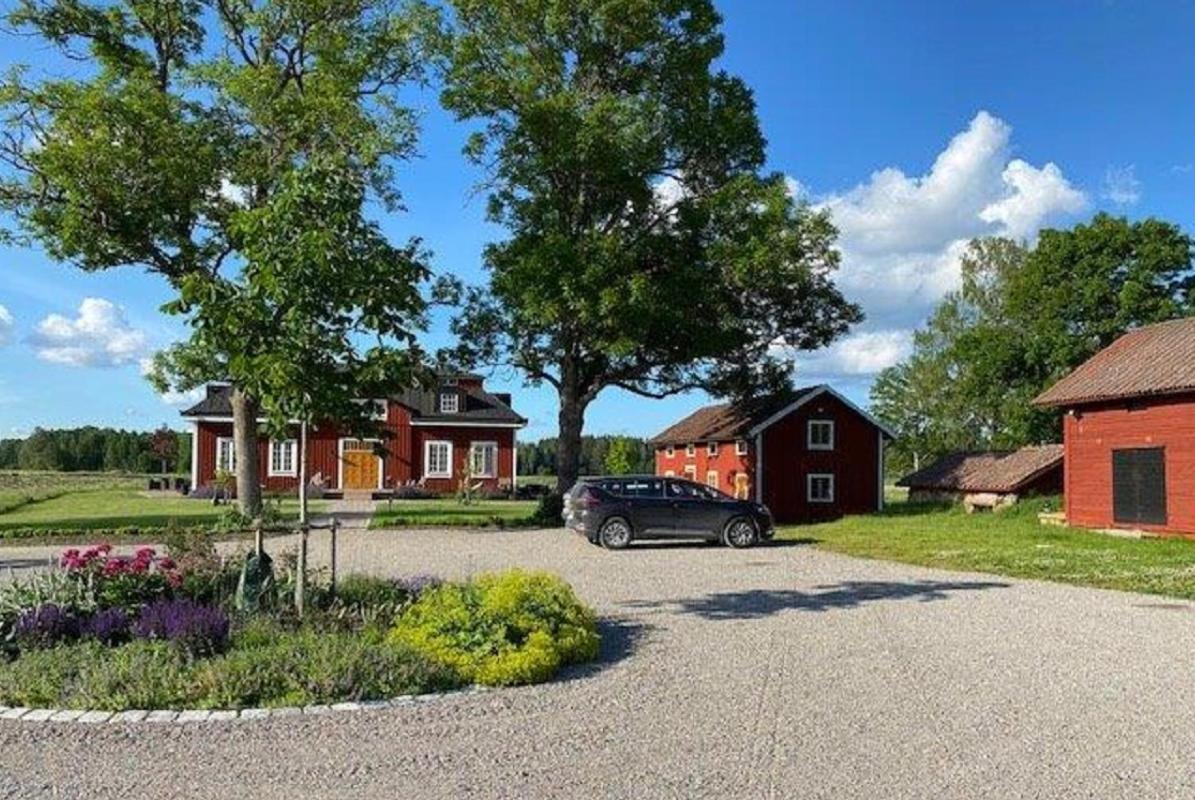Albäck Gård Bagarstugan - Spavistelse, granne med Sala Golfklubb Exteriör bild